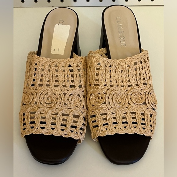 Classique Woven Heeled Sandals - Picture 7 of 15